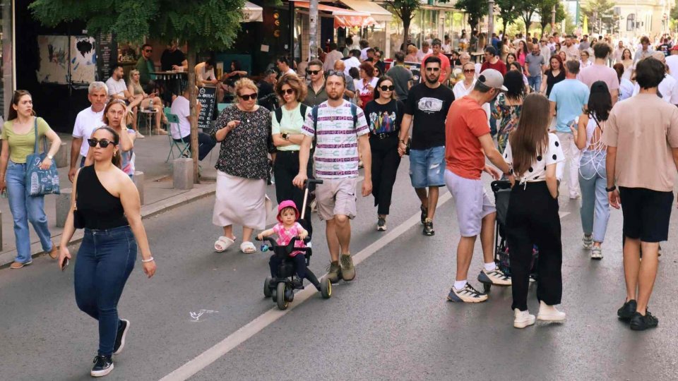 „Străzi Deschise, București – Promenadă Urbană”: Spectacole itinerante Internaționale pe Calea Victoriei și Multiple Activități Artistice, în premieră, pe Bulevardul Laminorului din Sectorul 1