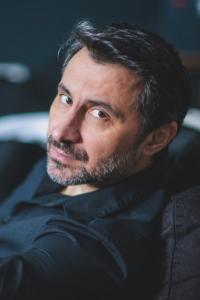 Orașul care m-a făcut. Adrian Nour despre Galați: „Mă stârnește să mă joc și sper să rămân copilul deschis din Galați până la finalul vieții”