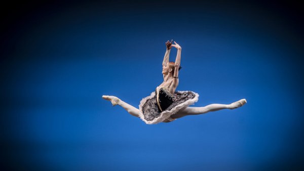 Iana Salenko, cea mai apreciată balerină a momentului, la „Bucharest International Ballet Gala: Frumos Infinit”, gala dedicată lui Constantin Brâncuși