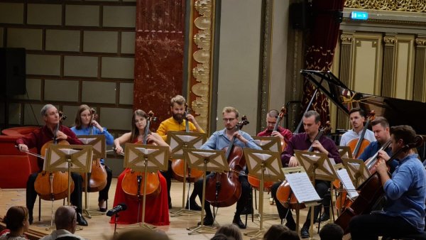 De la Bohemian Rhapsody la Game of Thrones: spectacol cu 20 de violoncele pe scenă. Ansamblul Violoncellissimo revine la Ateneul Român pe 26 octombrie, în Turneul Clasic la puterea a III-a