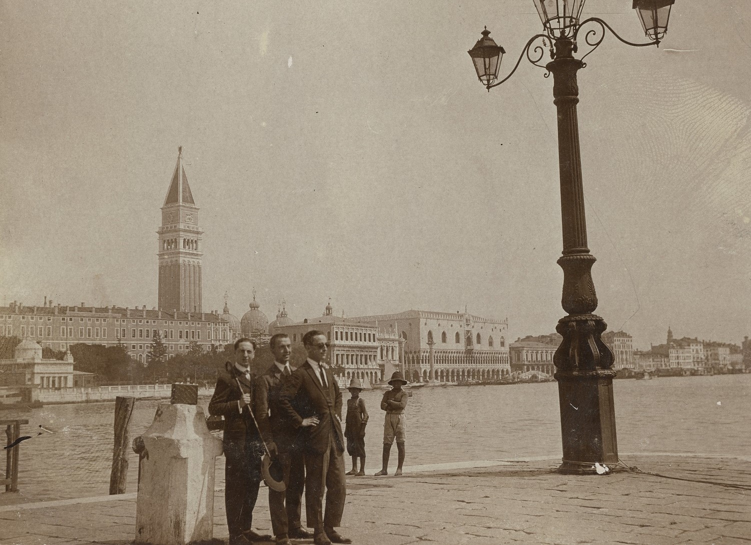 Trio de prieteni la Veneția, cca. 1925