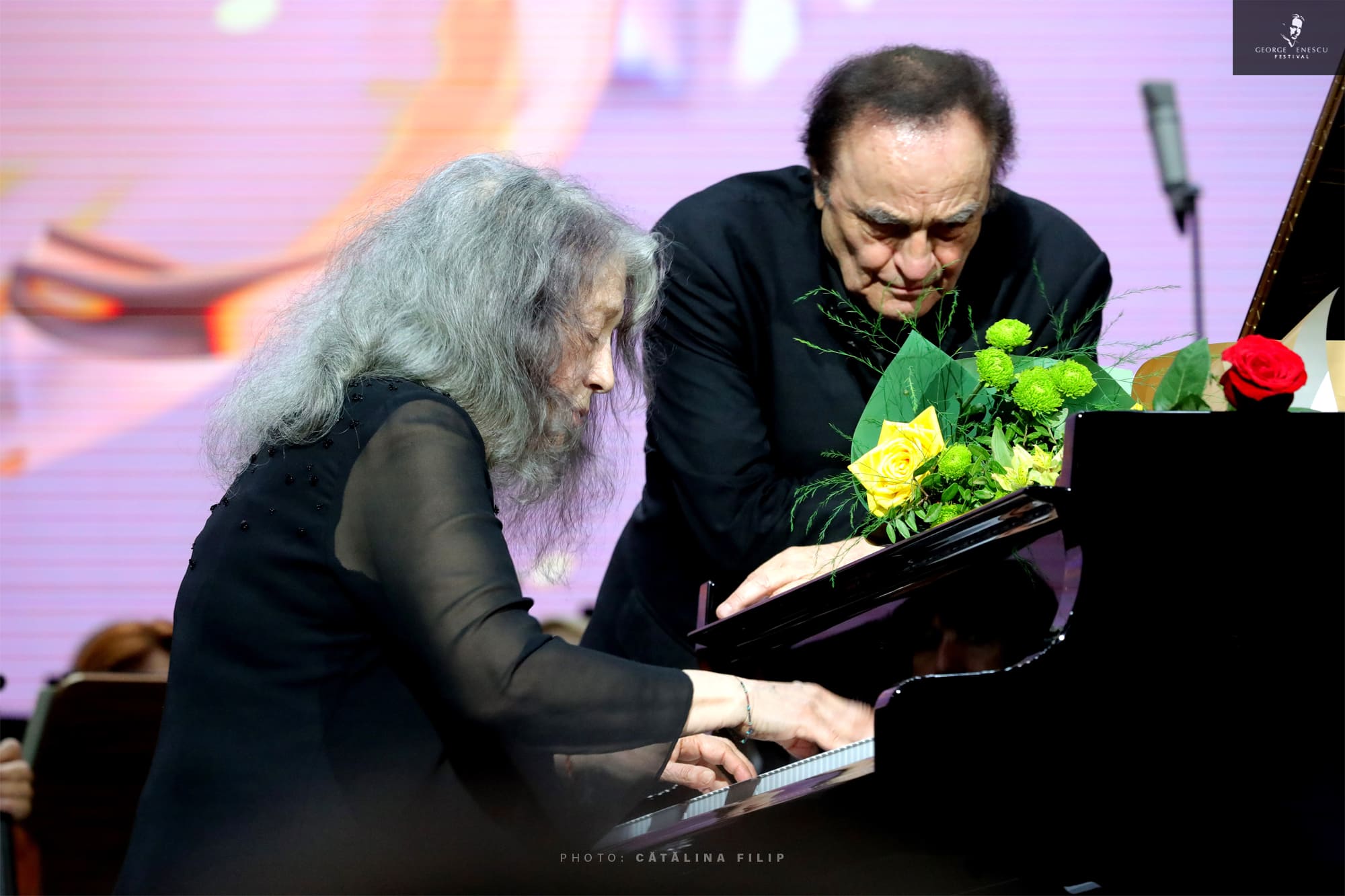 Pianista Martha Argerich și dirijorul Charles Dutoit pe scena Festivalului Enescu 2023